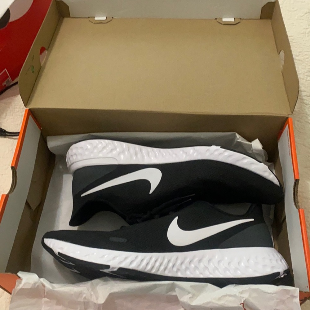Nike Revolution 5 size 13 new in box